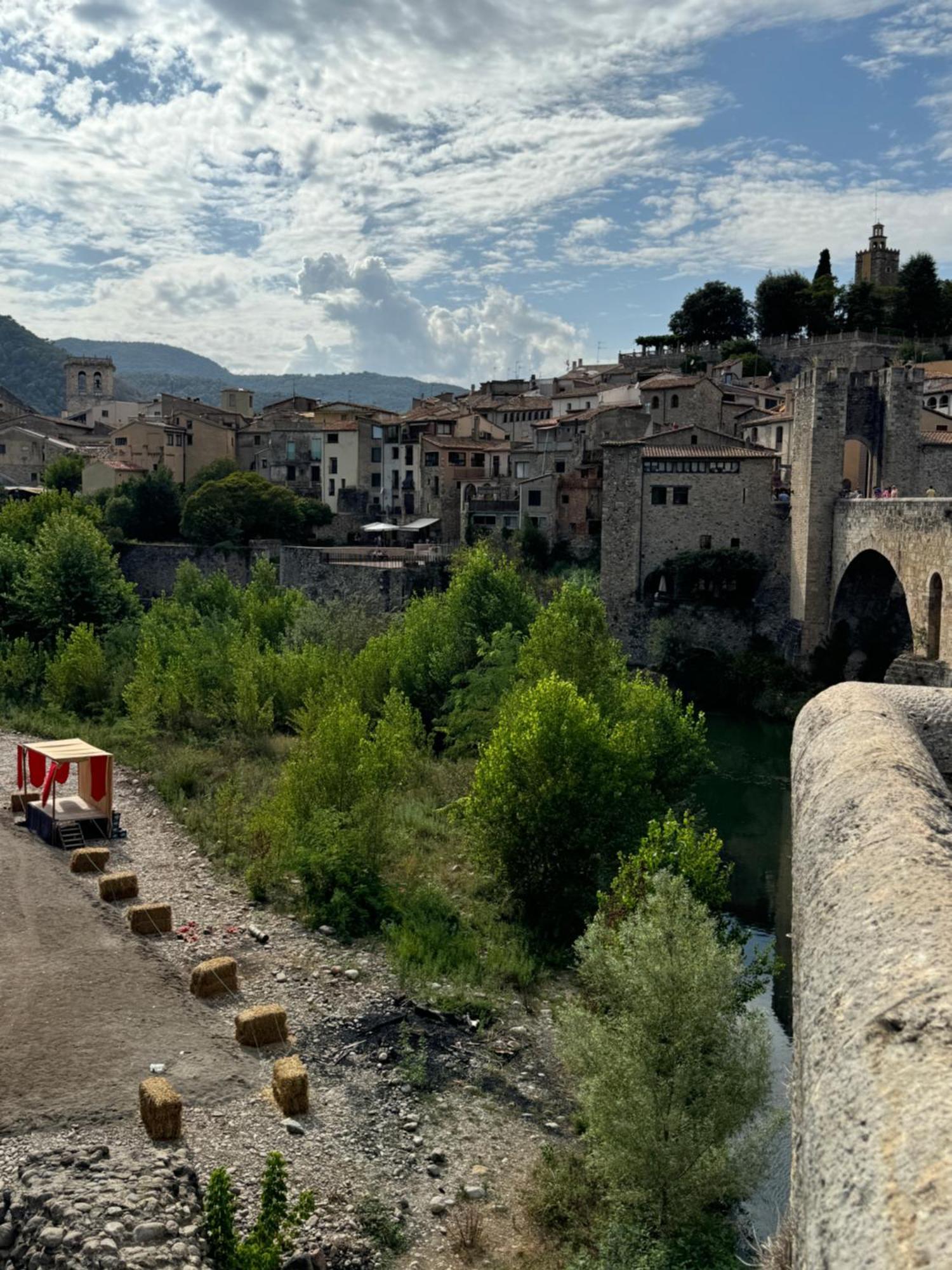 Besalu Pont Vell Apartment Buitenkant foto